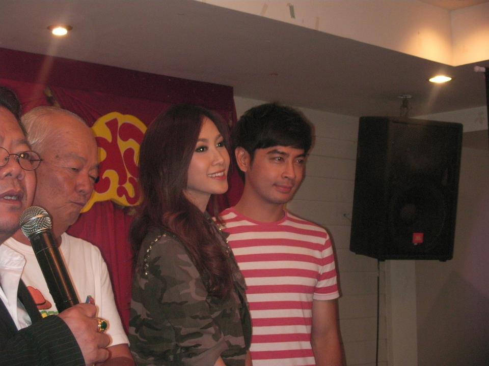 ดารานักแสดงปิดกล้องพ่อตาปืนโต