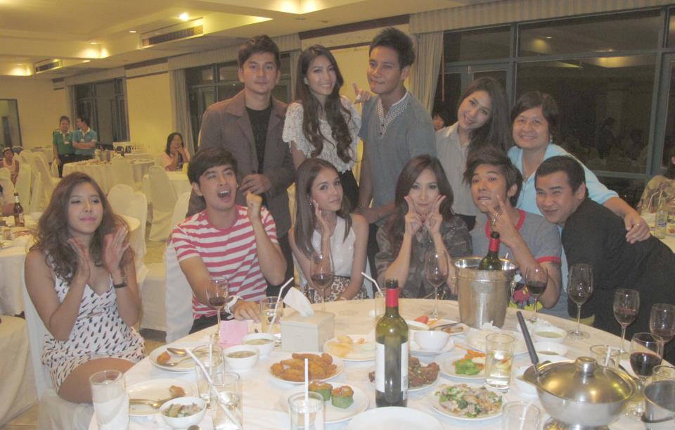 ดารานักแสดงปิดกล้องพ่อตาปืนโต