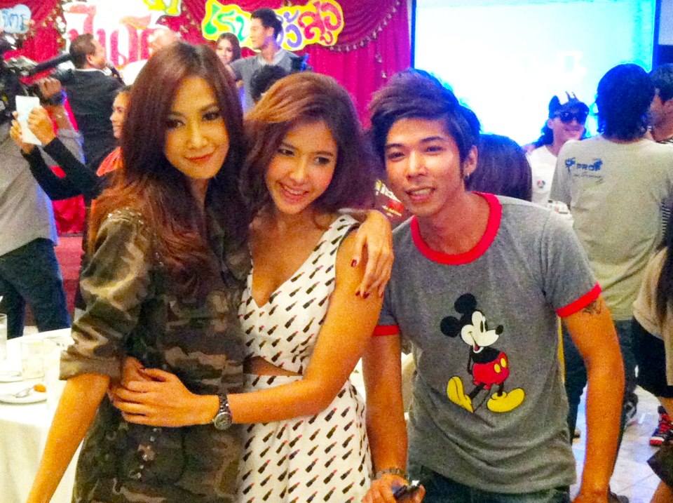 ดารานักแสดงปิดกล้องพ่อตาปืนโต