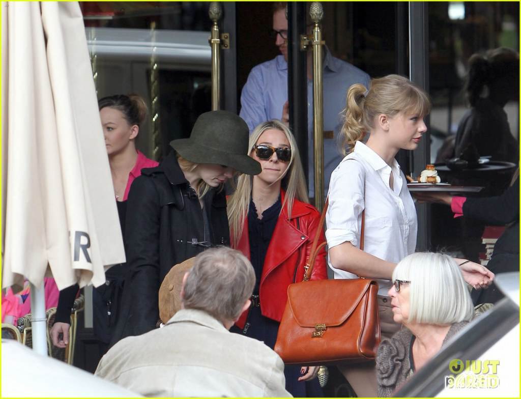 Taylor Swift & Emma Stone: Lunch in Paris!