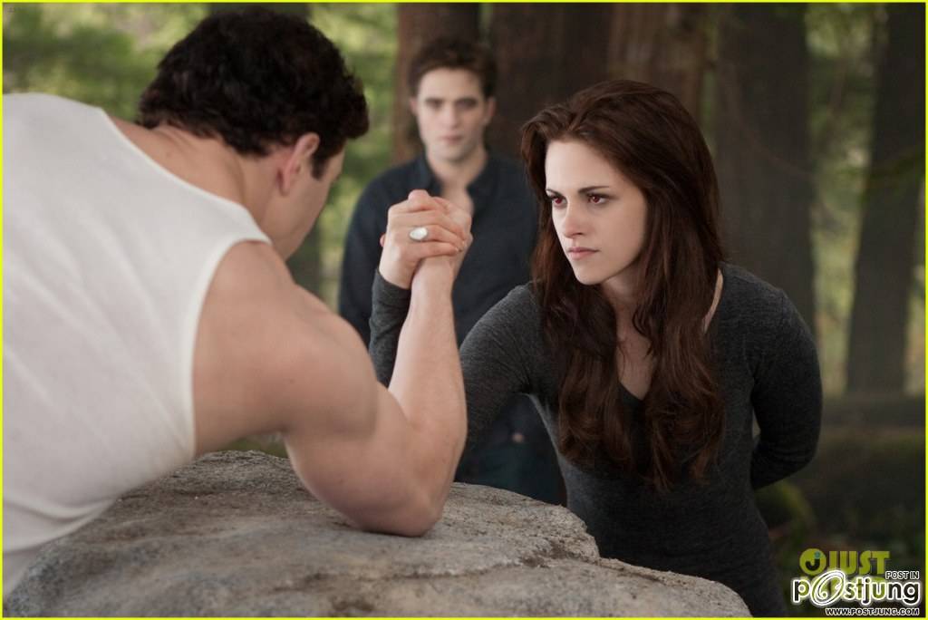 Kristen Stewart & Robert Pattinson: 'Twilight Saga: Breaking Dawn - Part 2' Final Poster Revealed!