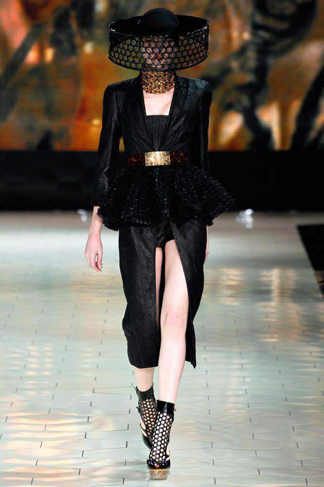 Paris Fashion Week : Alexander McQueen S/S 2013