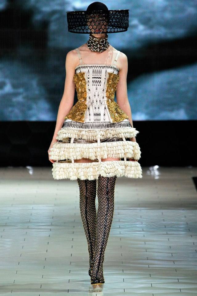 Paris Fashion Week : Alexander McQueen S/S 2013