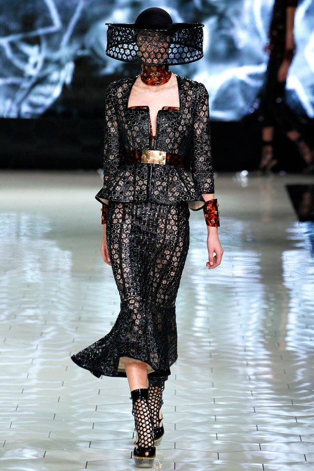 Paris Fashion Week : Alexander McQueen S/S 2013