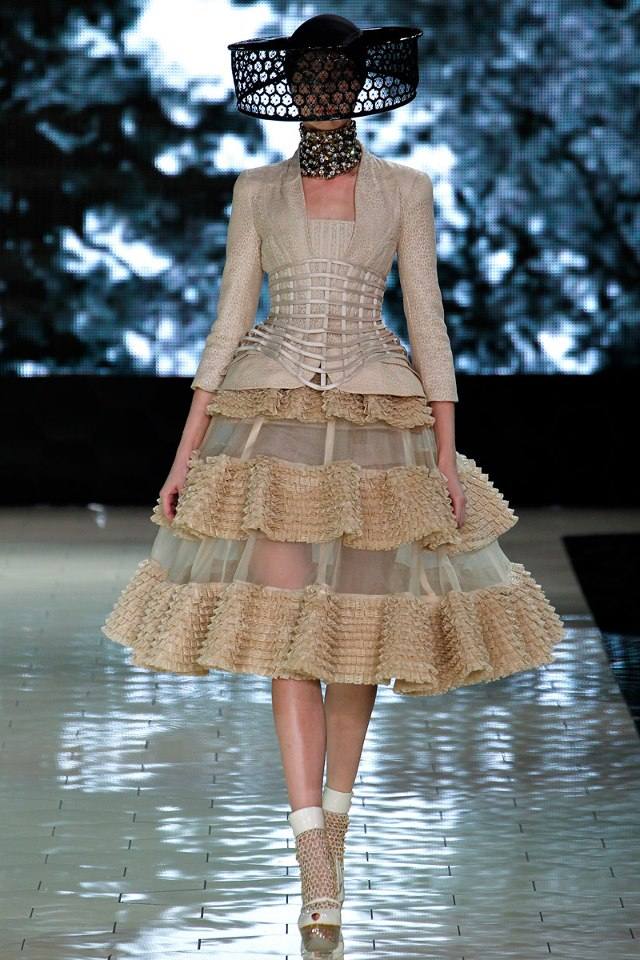 Paris Fashion Week : Alexander McQueen S/S 2013