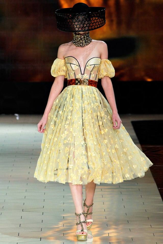 Paris Fashion Week : Alexander McQueen S/S 2013