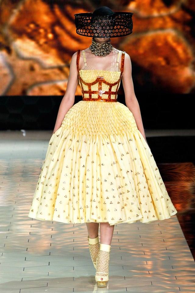 Paris Fashion Week : Alexander McQueen S/S 2013