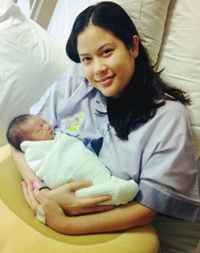 พลอย จินดาโชติ คลอดลูกสาวแล้วจ้า ตั้งชื่อ น้องเวลา