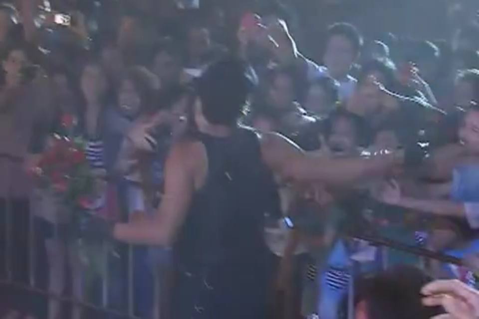 ยุ้ย จีรนันท์นางได้โดนหอมแก้ม 7 สีคอนเสิร์ต