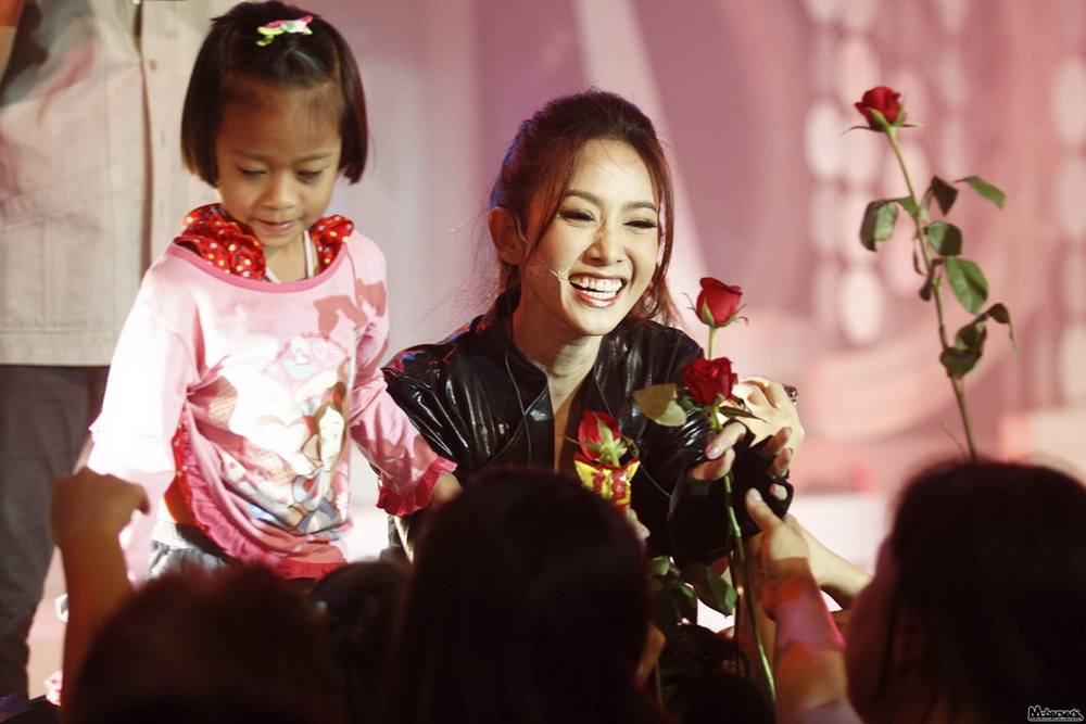 บรรยากาศ 7สีคอนเสิร์ตยุ้ย จีรนันท์ ยิ้มได้ตลอดเวลาจริงๆ