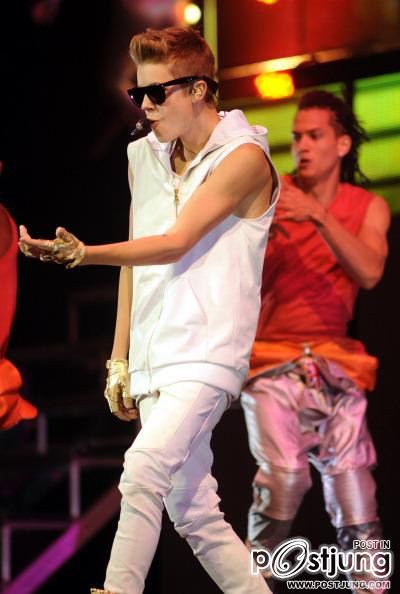 Justin Bieber Concert at Oakland’s Oracle Arena, CA Justin Bieber กับ Beli
