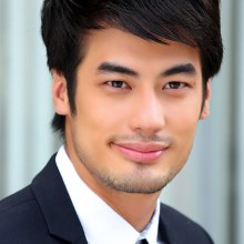 พี่หน้าหนวดเท่สมาร์ท