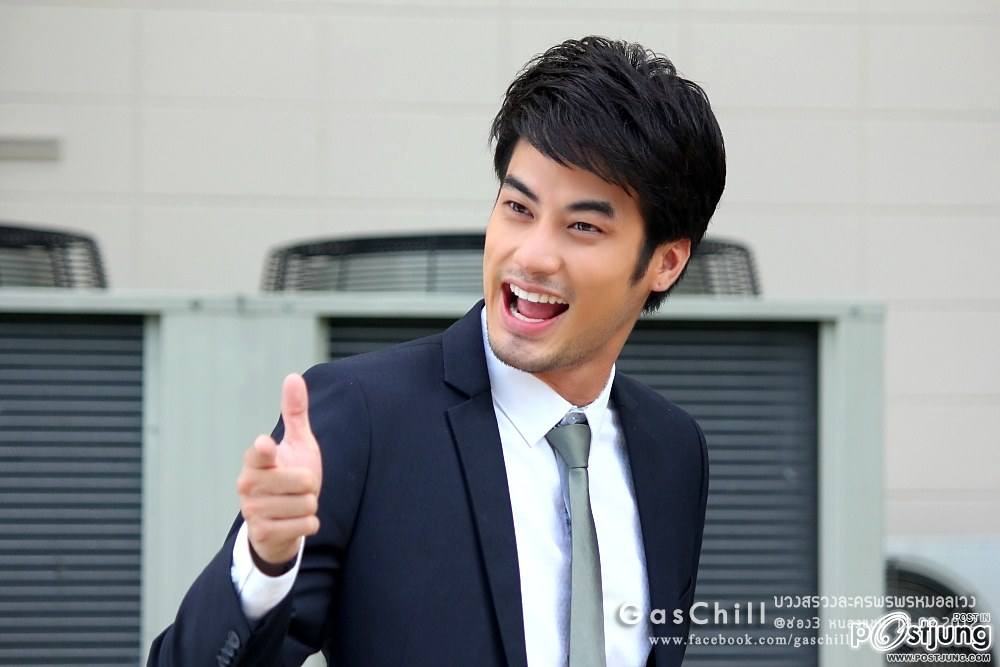 พี่หน้าหนวดเท่สมาร์ท