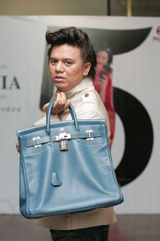 เอ ศุภชัย โดนยกเค้า บัตรคอนเสิร์ต-แม็กบุ๊ค หายเกลี้ยง