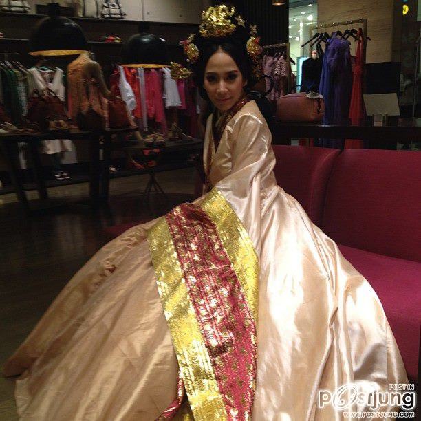 อั้ม ผู้งามเลิศ