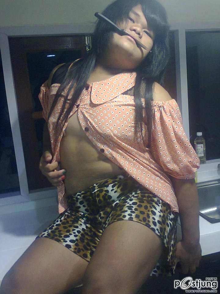 แน่นอน เราขาดคนนี้ไม่ได้ เธอเป็นไอดอล ของสาวเซ็กซี่ทั่วไทย--http://www.facebook.com/happy.polla.5?re