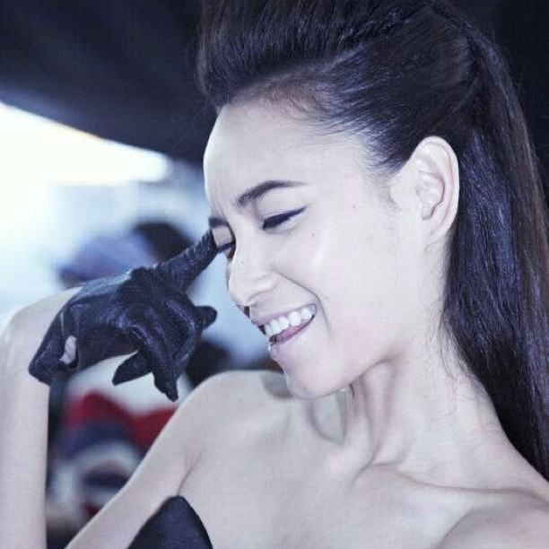 จัดเต็ม! ดาราตบเท้าร่วมงาน ELLE Fashion Week 2012