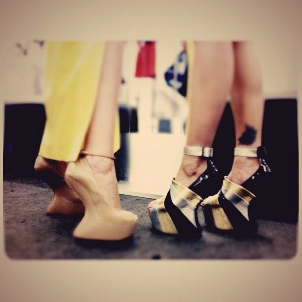 จัดเต็ม! ดาราตบเท้าร่วมงาน ELLE Fashion Week 2012