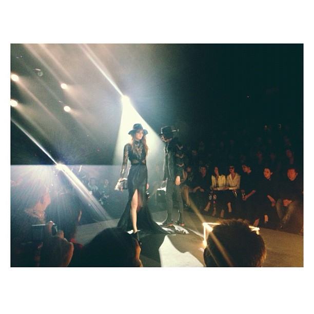 จัดเต็ม! ดาราตบเท้าร่วมงาน ELLE Fashion Week 2012