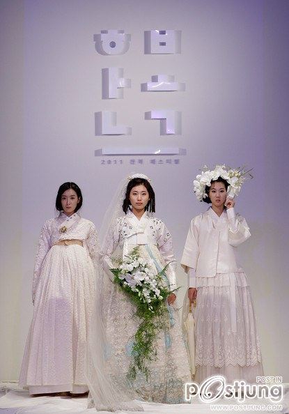 ชุดเกาหลี(ฮันบก)แบบโมเดิร์น ภาค 1 ค่ะ