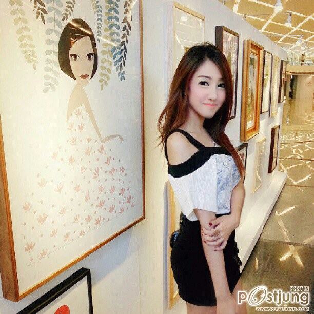 จ๊ะเอ๊ เจ้าของยอด หมื่นไลท์ ใน FB หลายคนอาจจะเคยกดติดตามเธออยู่ เธอน่ารัก !!