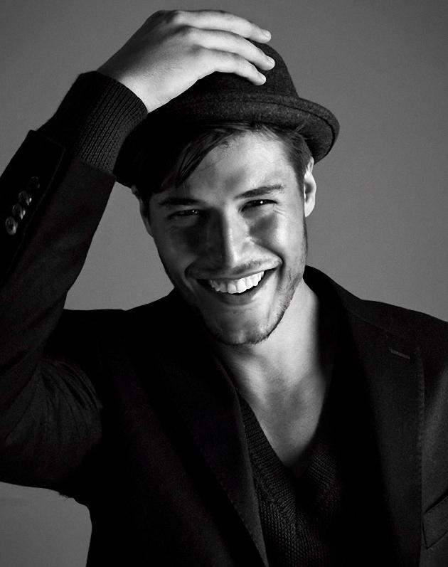 Emilio Flores @ Men’s Health Spain October/November 2012