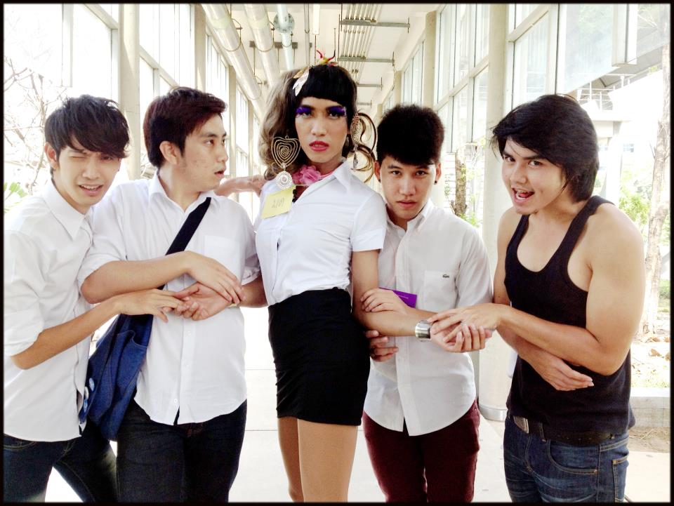 มาดามมดในชุดนักเรียน/นักศึกษา