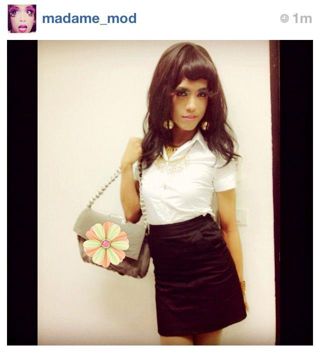 มาดามมดในชุดนักเรียน/นักศึกษา