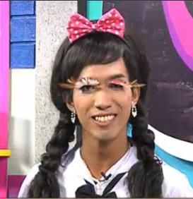 มาดามมดในชุดนักเรียน/นักศึกษา