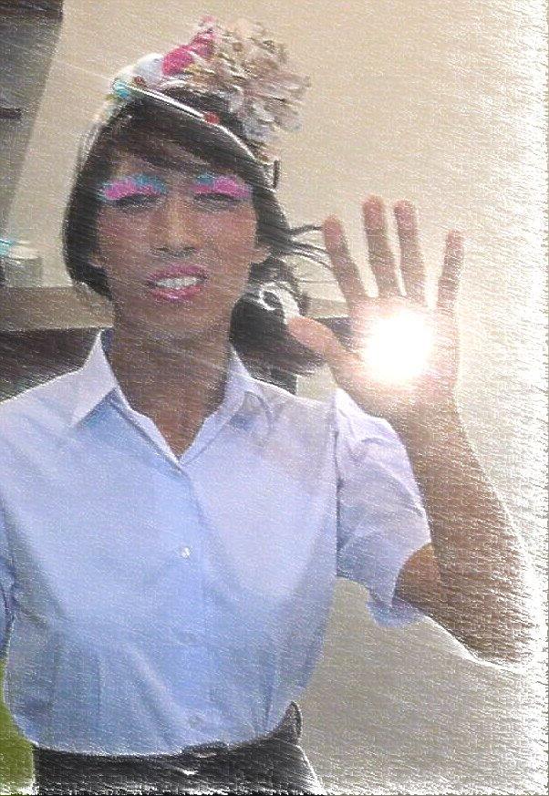 มาดามมดในชุดนักเรียน/นักศึกษา