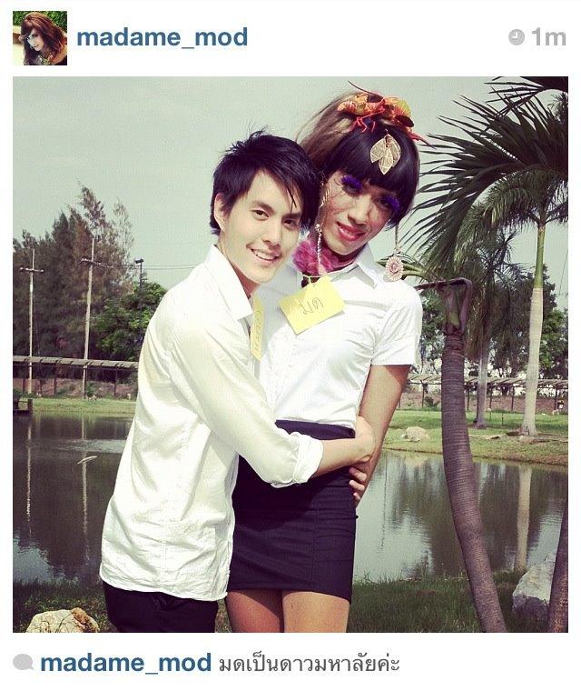 มาดามมดในชุดนักเรียน/นักศึกษา