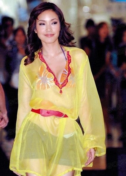 8. เมย์ พิชญ์นาฎ 40,000-60,000 บาท