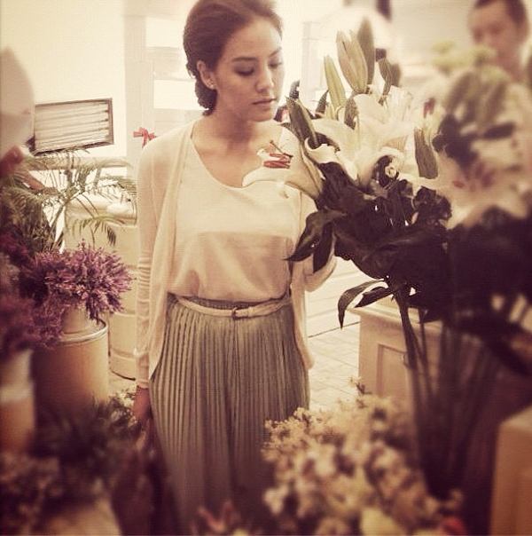 แฟชั่น มาแรง! กระโปรงพลีทยาว สไตล์ นังมุตตา จาก แรงเงา