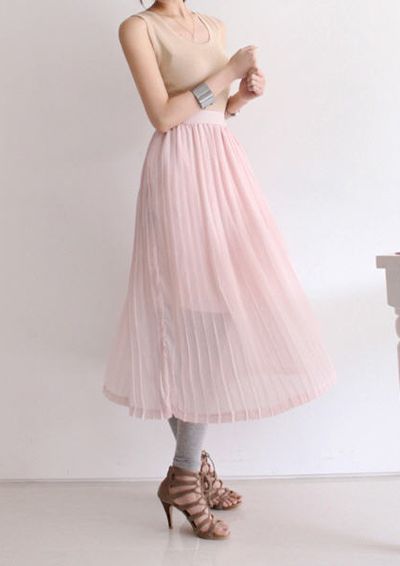 แฟชั่น มาแรง! กระโปรงพลีทยาว สไตล์ นังมุตตา จาก แรงเงา