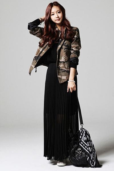 แฟชั่น มาแรง! กระโปรงพลีทยาว สไตล์ นังมุตตา จาก แรงเงา