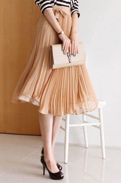 แฟชั่น มาแรง! กระโปรงพลีทยาว สไตล์ นังมุตตา จาก แรงเงา