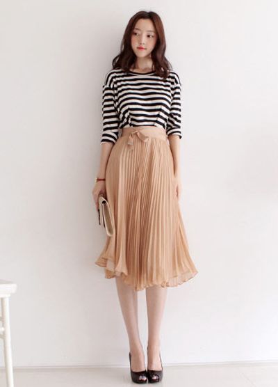 แฟชั่น มาแรง! กระโปรงพลีทยาว สไตล์ นังมุตตา จาก แรงเงา