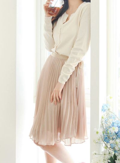 แฟชั่น มาแรง! กระโปรงพลีทยาว สไตล์ นังมุตตา จาก แรงเงา