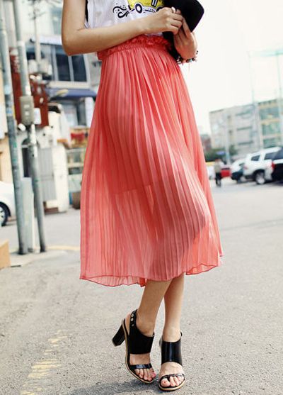 แฟชั่น มาแรง! กระโปรงพลีทยาว สไตล์ นังมุตตา จาก แรงเงา