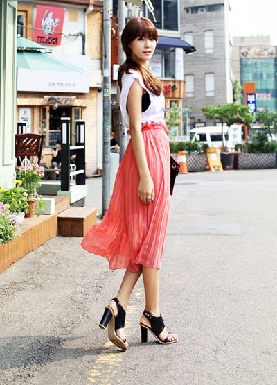 แฟชั่น มาแรง! กระโปรงพลีทยาว สไตล์ นังมุตตา จาก แรงเงา