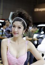 พริตตี้สาวของไทยVSพริตตี้สาวของญี่ปุ่น