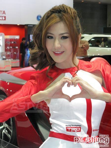 พริตตี้สาวของไทยVSพริตตี้สาวของญี่ปุ่น