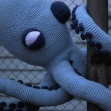 A Stop-Motion Crochet ‘Quadropus’ Turns the City Blue