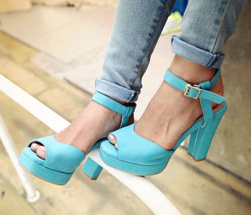 แฟชั่น รองเท้าส้นสูงสีสดใส สวยมั่นได้ แบบสาวอารมณ์ดี