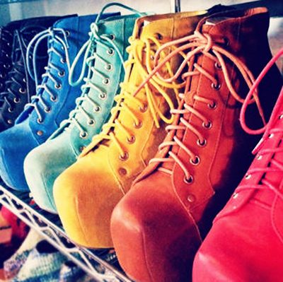 แฟชั่น รองเท้าส้นสูงสีสดใส สวยมั่นได้ แบบสาวอารมณ์ดี