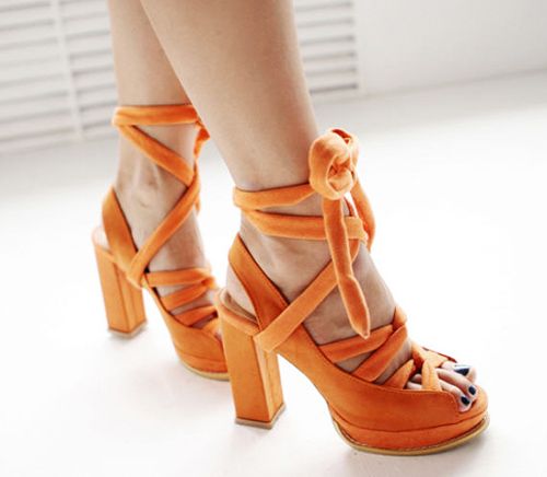 แฟชั่น รองเท้าส้นสูงสีสดใส สวยมั่นได้ แบบสาวอารมณ์ดี