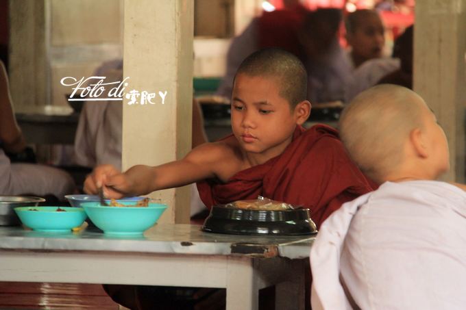 Giving happiness :Myanmar