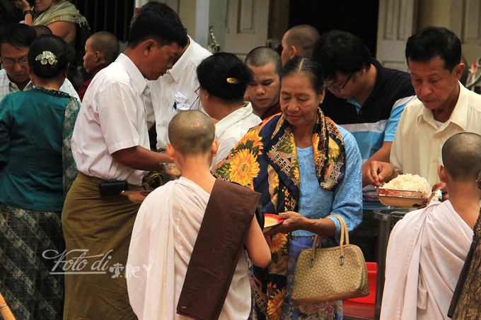 Giving happiness :Myanmar