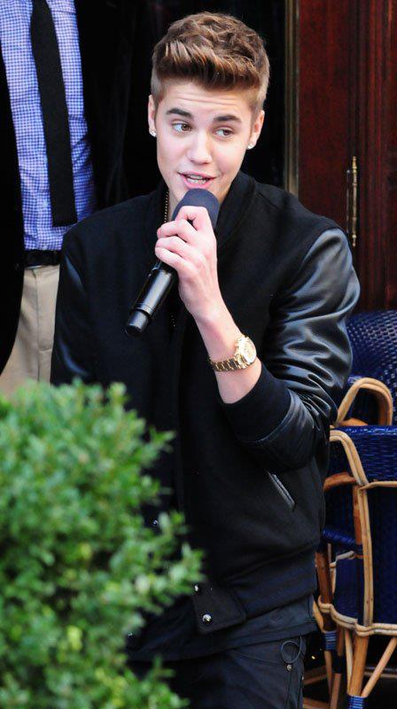 Justin perform for Oprah in Chicago