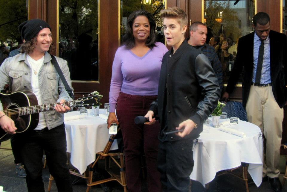 Justin perform for Oprah in Chicago
